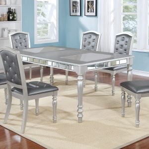 TABLE & 4 SIDE CHAIRS - A classic